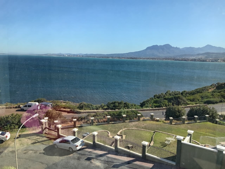 6 Bedroom Property for Sale in Gordons Bay Western Cape